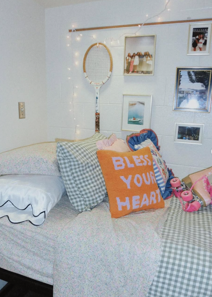 17 Cute Dorm Room Wall Decor Ideas You’ll Love! - thecanadianguy.com