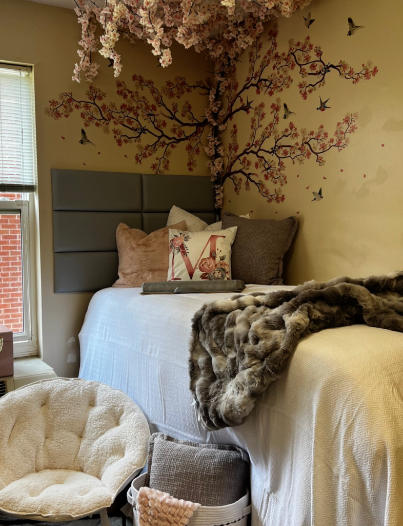 17 Cute Dorm Room Wall Decor Ideas You’ll Love! - thecanadianguy.com